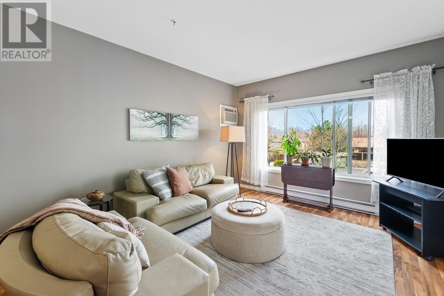 688 Lequime Road Unit# 201, Kelowna, British Columbia  V1W 1A3 - Photo 2 - 10342182