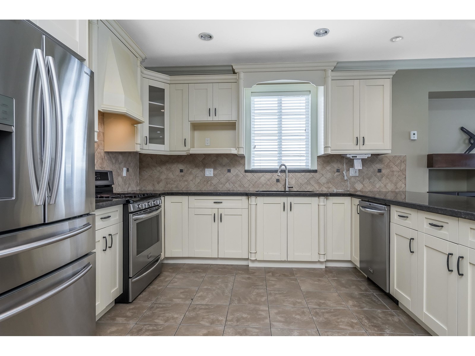 6844 195a Street, Surrey, British Columbia  V4N 5Z7 - Photo 11 - R3012808