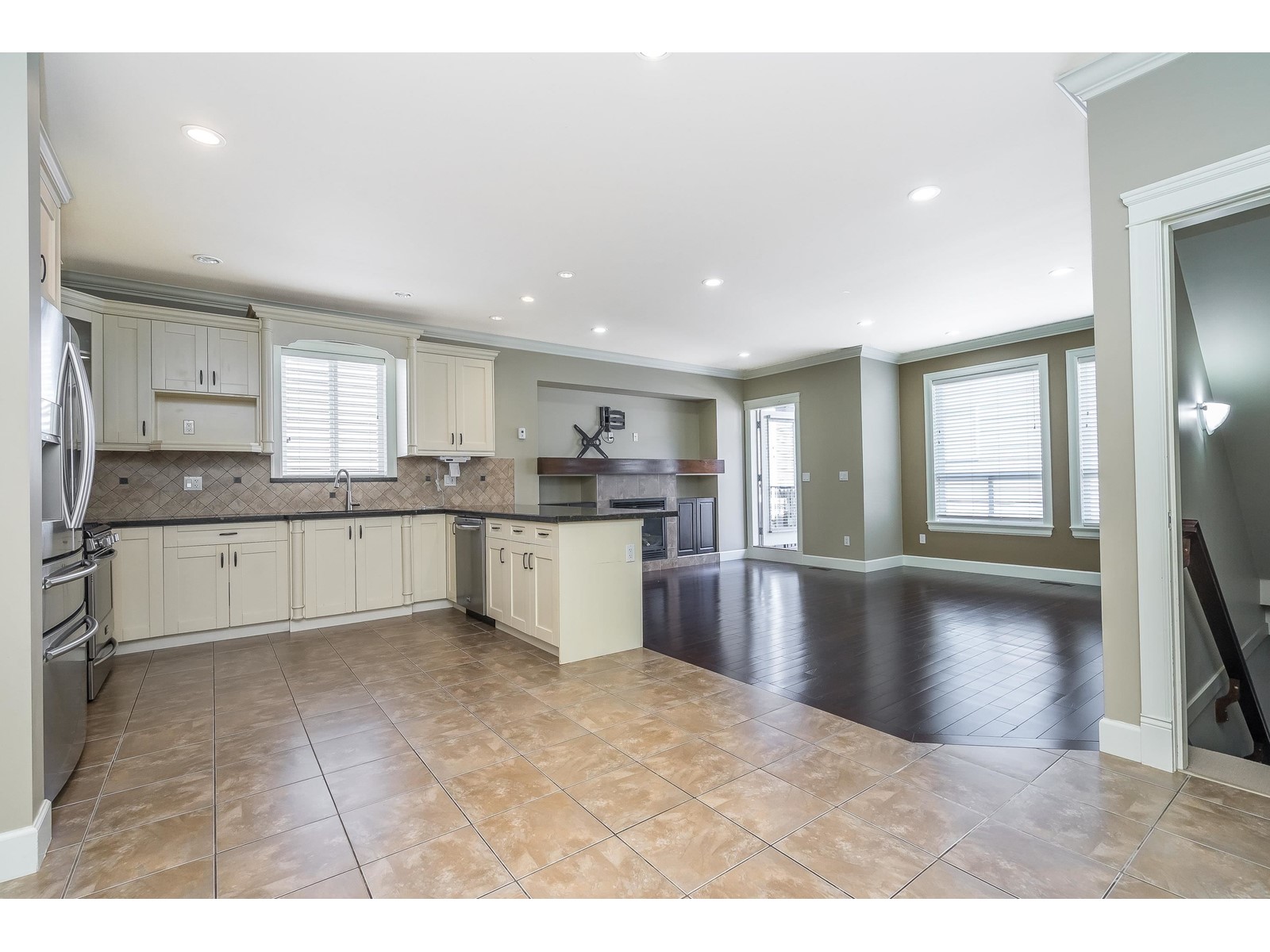 6844 195a Street, Surrey, British Columbia  V4N 5Z7 - Photo 8 - R3012808