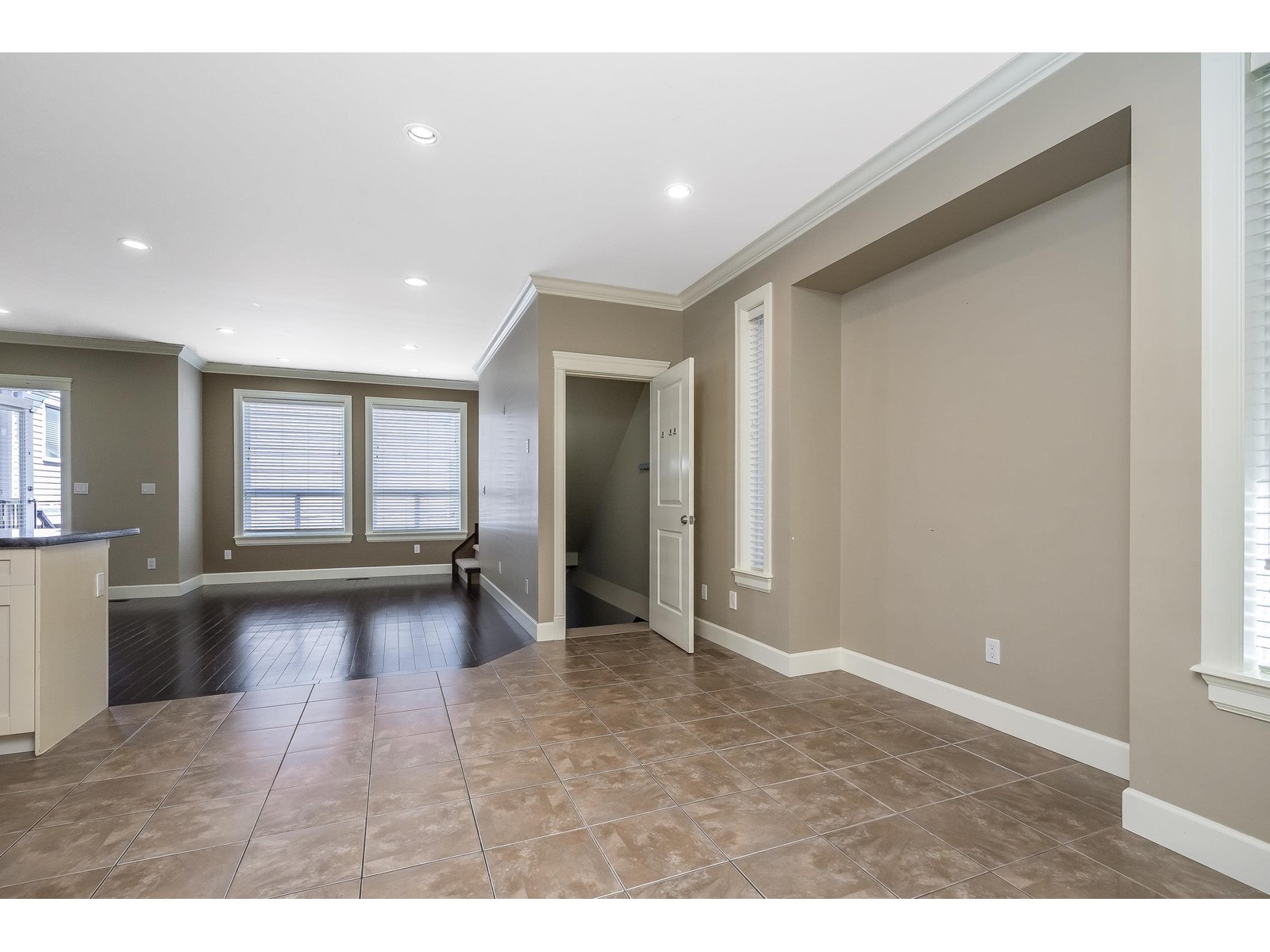 6844 195a Street, Surrey, British Columbia  V4N 5Z7 - Photo 7 - R3012808