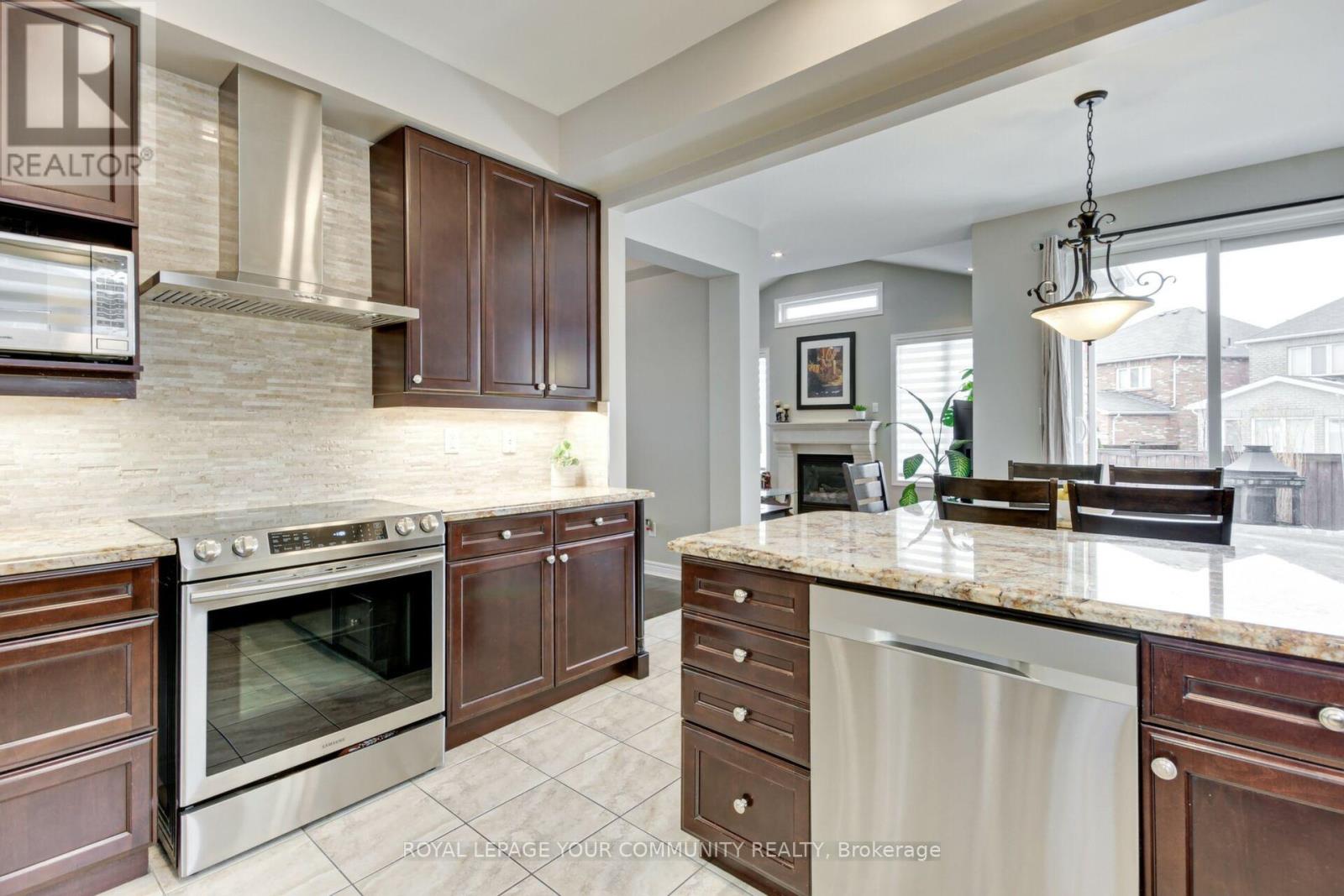 63 Cousteau Drive, Bradford West Gwillimbury, Ontario  L3Z 0H8 - Photo 10 - N12145909