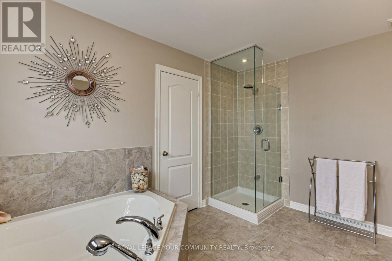 63 Cousteau Drive, Bradford West Gwillimbury, Ontario  L3Z 0H8 - Photo 34 - N12145909