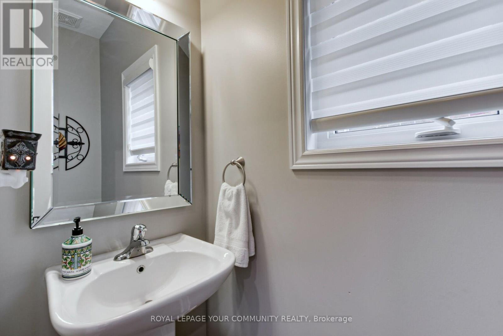 63 Cousteau Drive, Bradford West Gwillimbury, Ontario  L3Z 0H8 - Photo 24 - N12145909