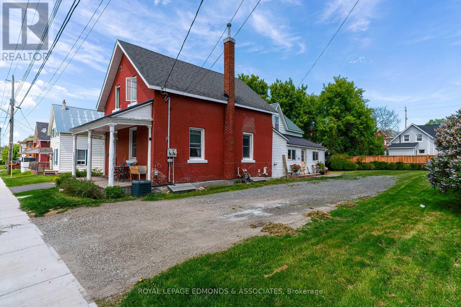 57 Lochiel Street S, Renfrew, Ontario  K7V 1W4 - Photo 2 - X12208460