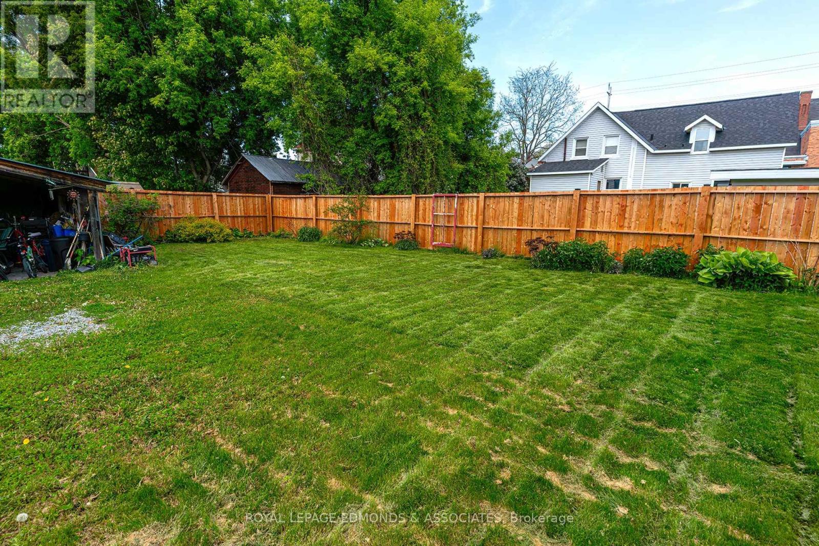 57 Lochiel Street S, Renfrew, Ontario  K7V 1W4 - Photo 5 - X12208460