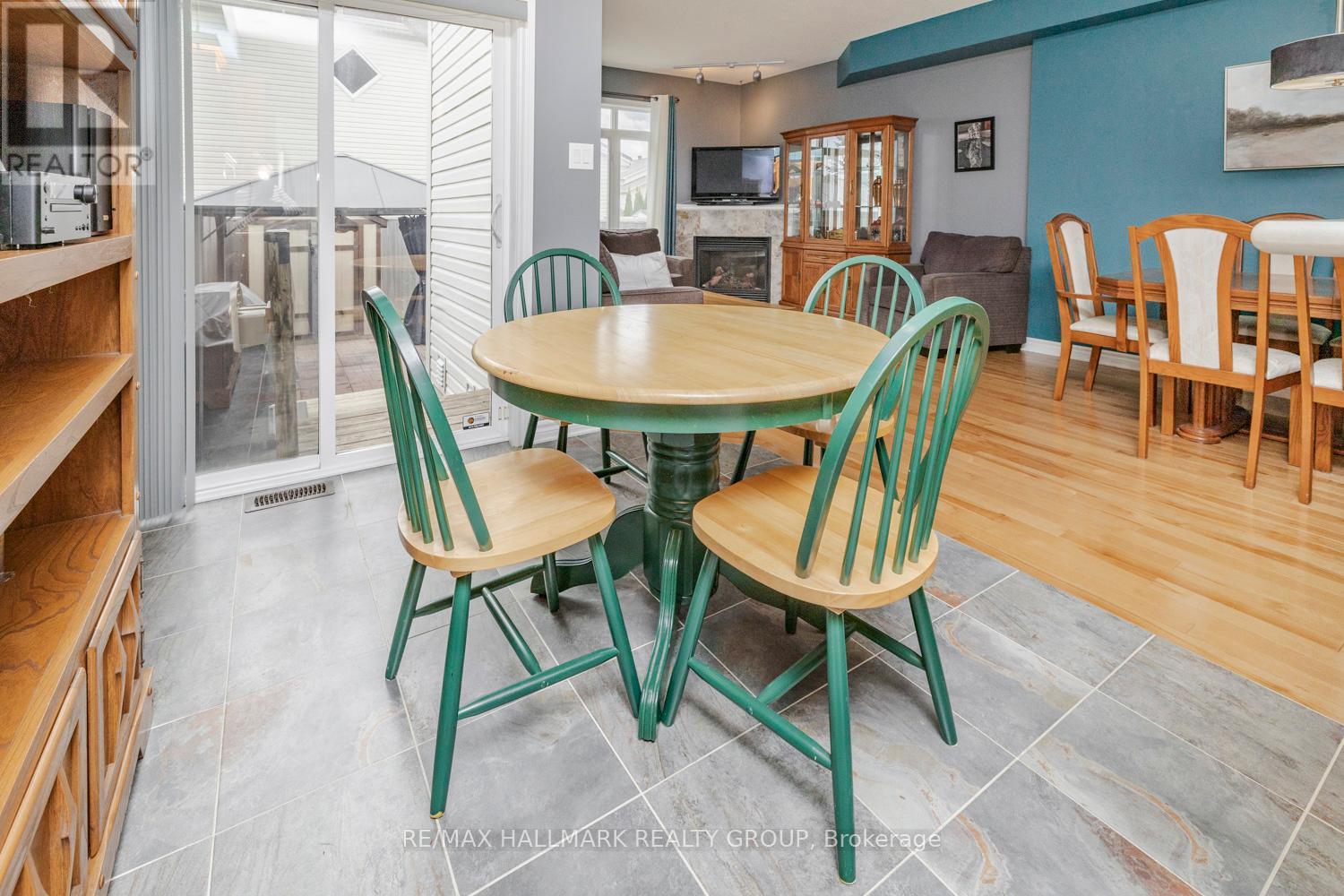 202 Waymark Crescent, Ottawa, Ontario  K2M 0A6 - Photo 14 - X12208470