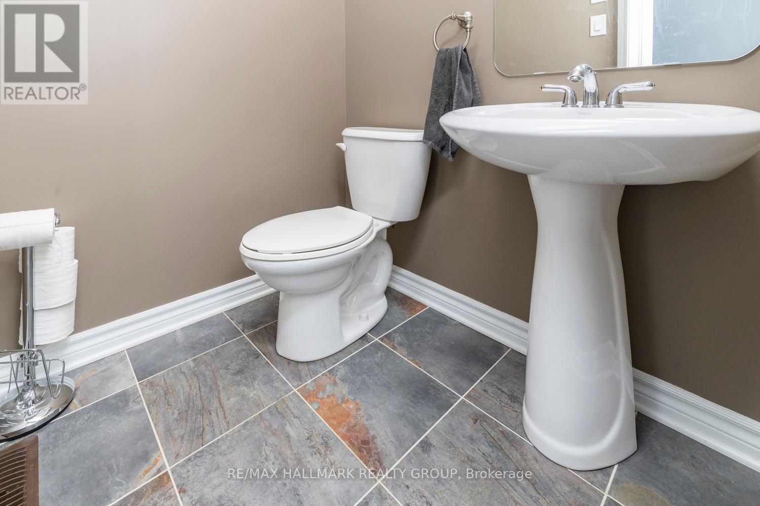 202 Waymark Crescent, Ottawa, Ontario  K2M 0A6 - Photo 15 - X12208470