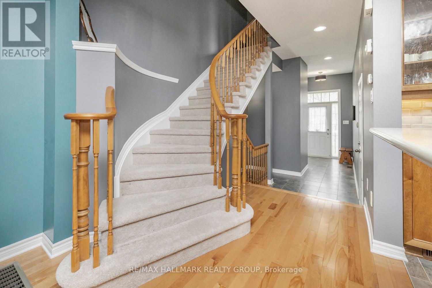 202 Waymark Crescent, Ottawa, Ontario  K2M 0A6 - Photo 16 - X12208470
