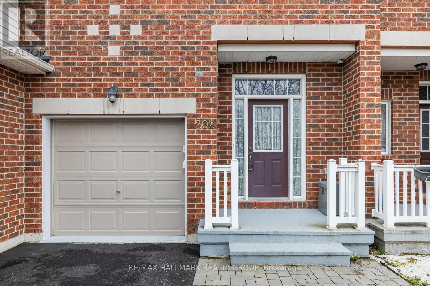 202 Waymark Crescent, Ottawa, Ontario  K2M 0A6 - Photo 2 - X12208470
