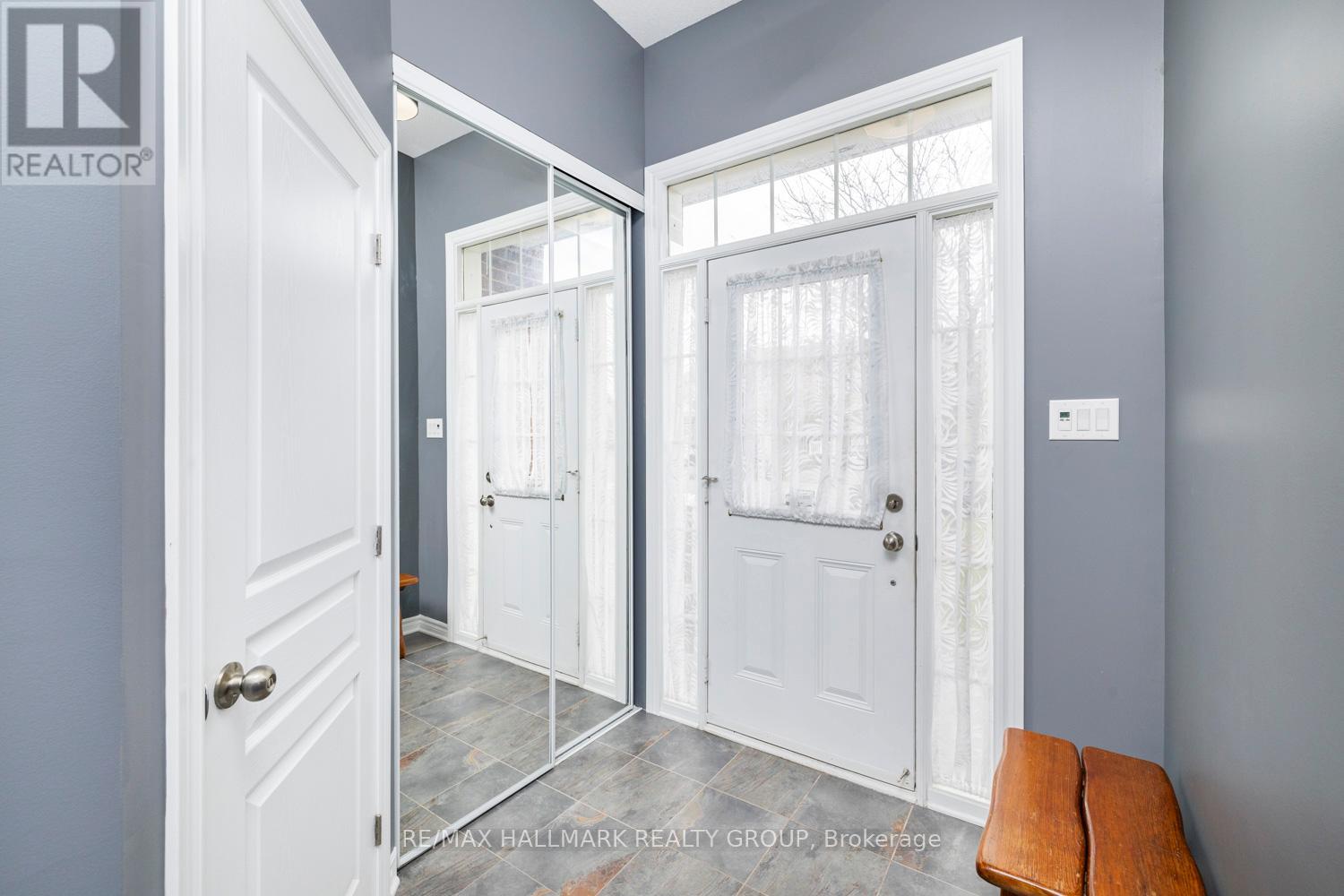 202 Waymark Crescent, Ottawa, Ontario  K2M 0A6 - Photo 3 - X12208470