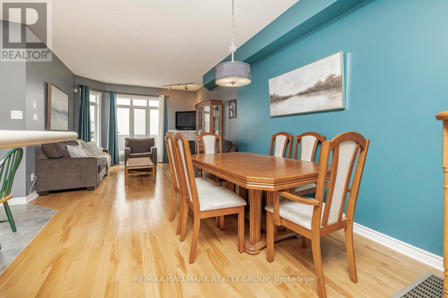202 Waymark Crescent, Ottawa, Ontario  K2M 0A6 - Photo 6 - X12208470