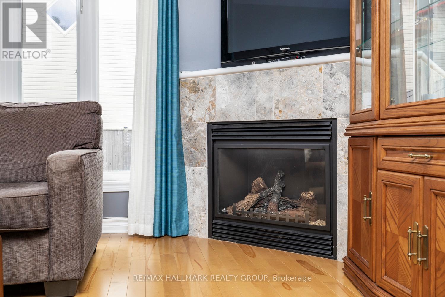 202 Waymark Crescent, Ottawa, Ontario  K2M 0A6 - Photo 8 - X12208470