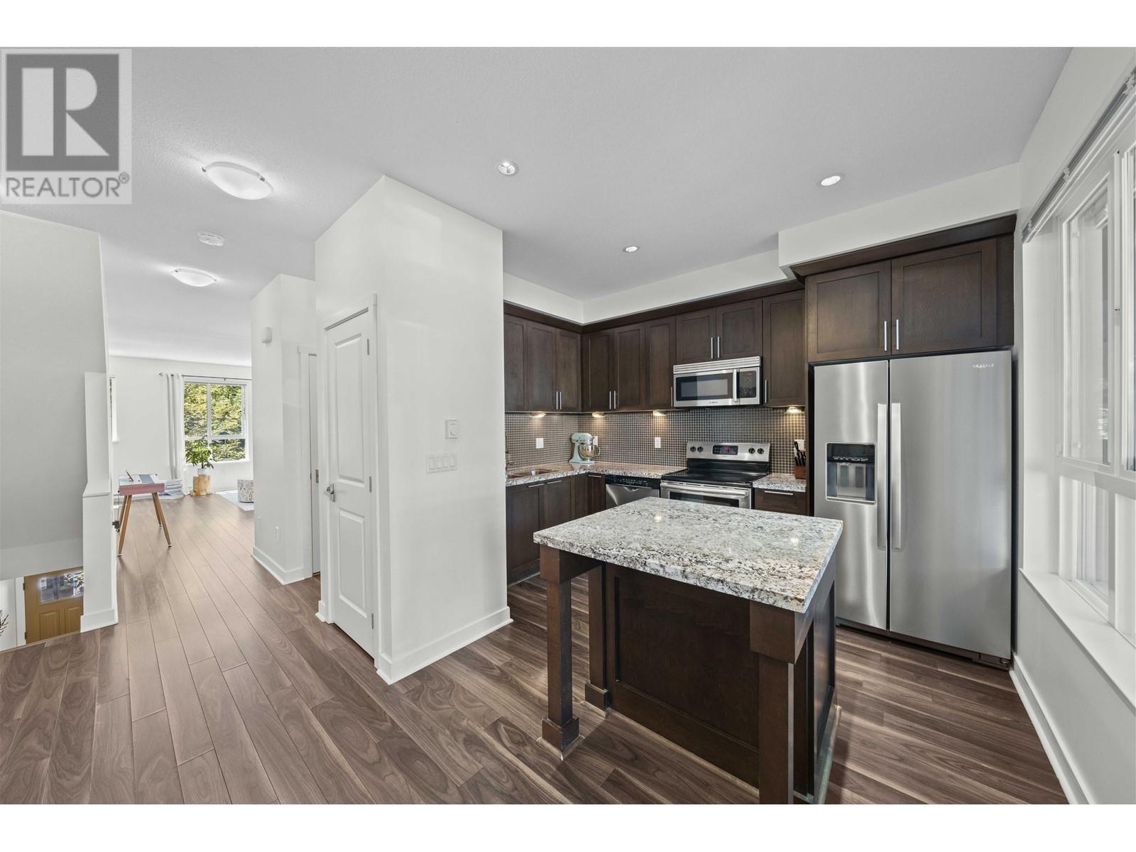 108 1480 Southview Street, Coquitlam, British Columbia  V3E 0G5 - Photo 4 - R3013348