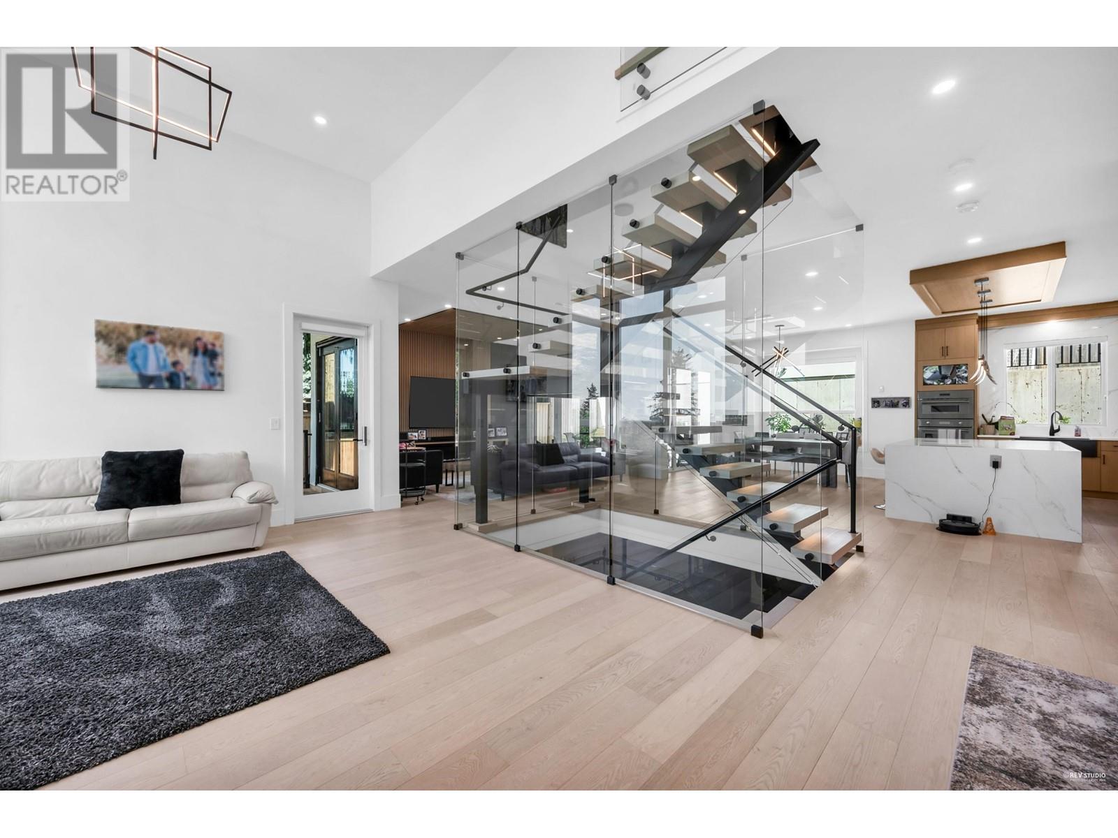 5243 Carson Street, Burnaby, British Columbia  V5J 2Z3 - Photo 4 - R3013268