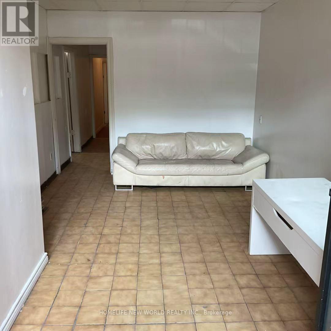 Lower Level Basement - 584 Dundas Street W, Toronto (Kensington-Chinatown), Ontario  M5T 1H5 - Photo 10 - C12030359
