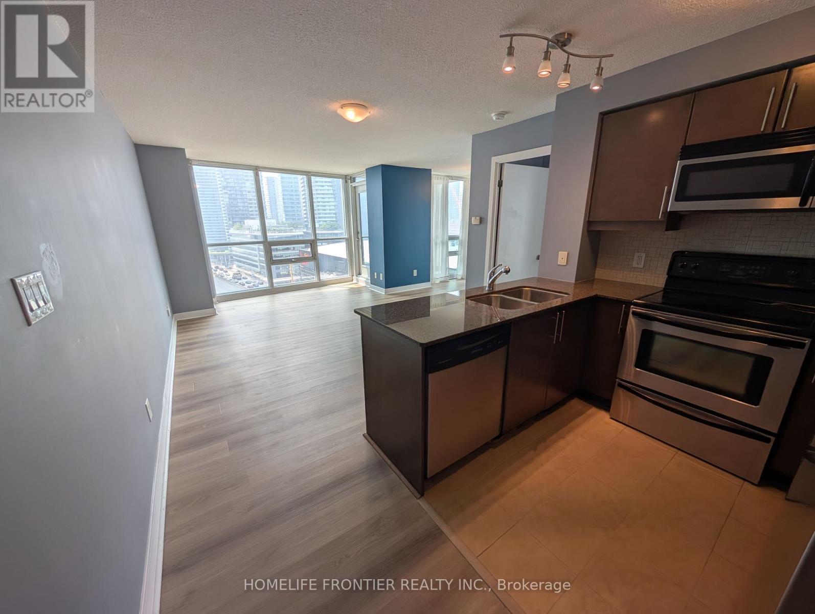 1502 - 18 Harbour Street, Toronto, Ontario  M5J 2Z6 - Photo 5 - C12201511