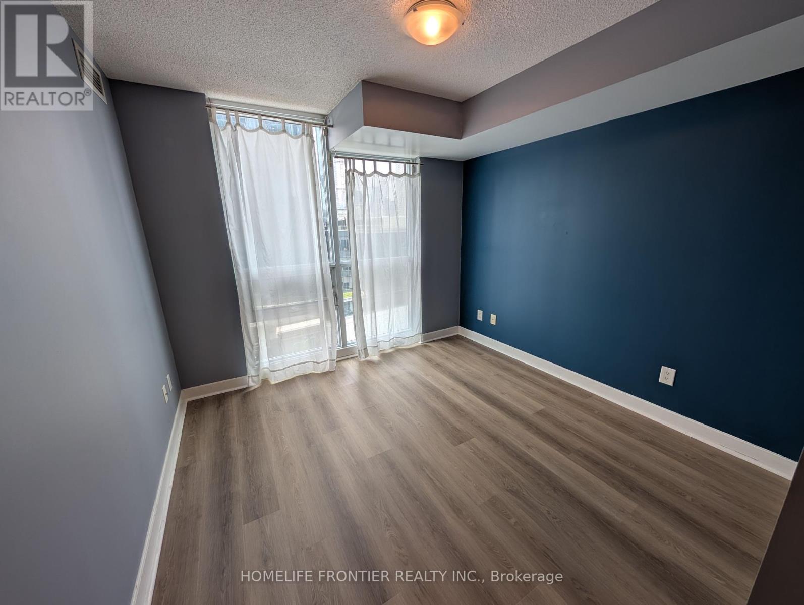 1502 - 18 Harbour Street, Toronto, Ontario  M5J 2Z6 - Photo 3 - C12201511