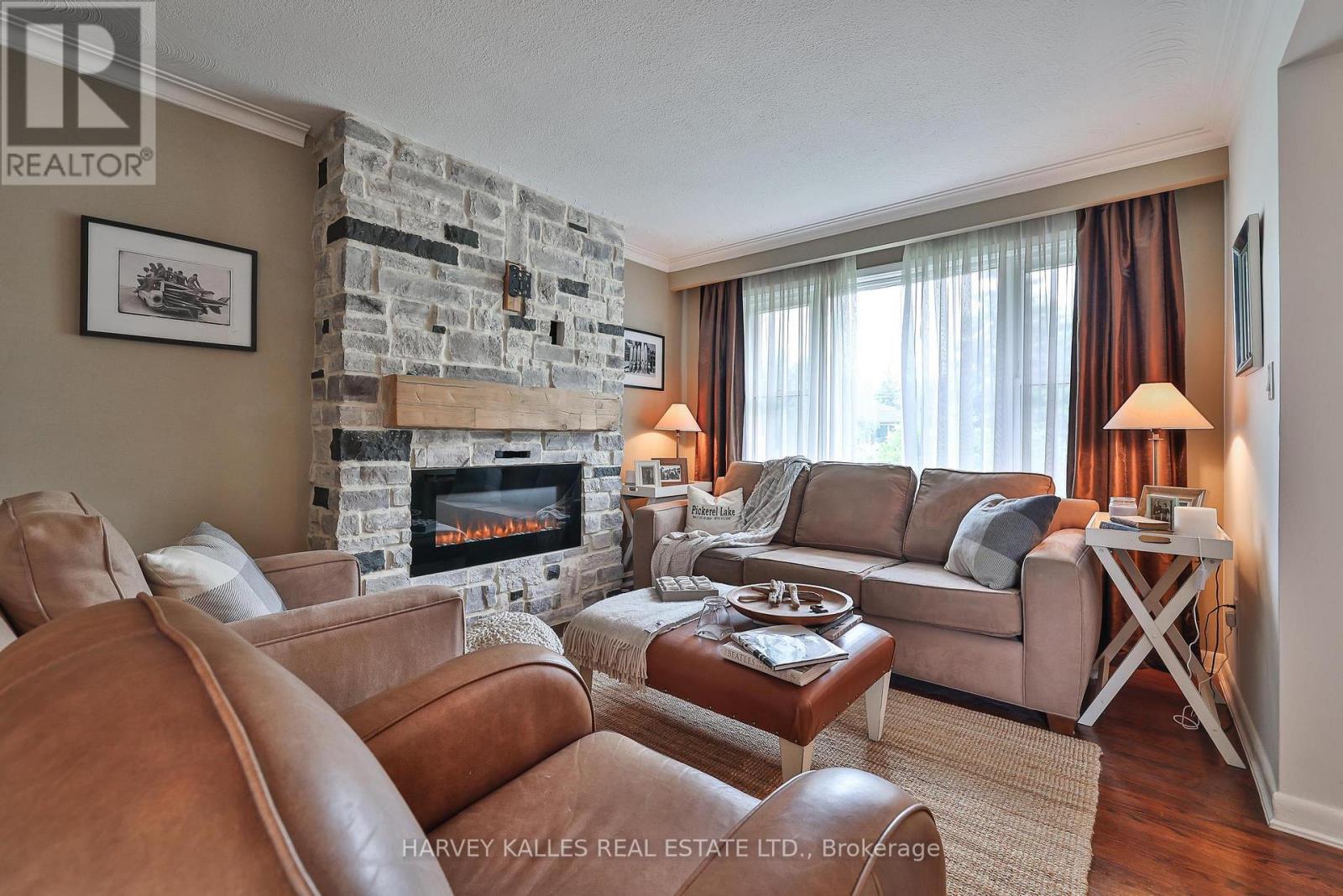 437 Seaton Drive, Oakville, Ontario  L6L 3Y3 - Photo 6 - W12205768
