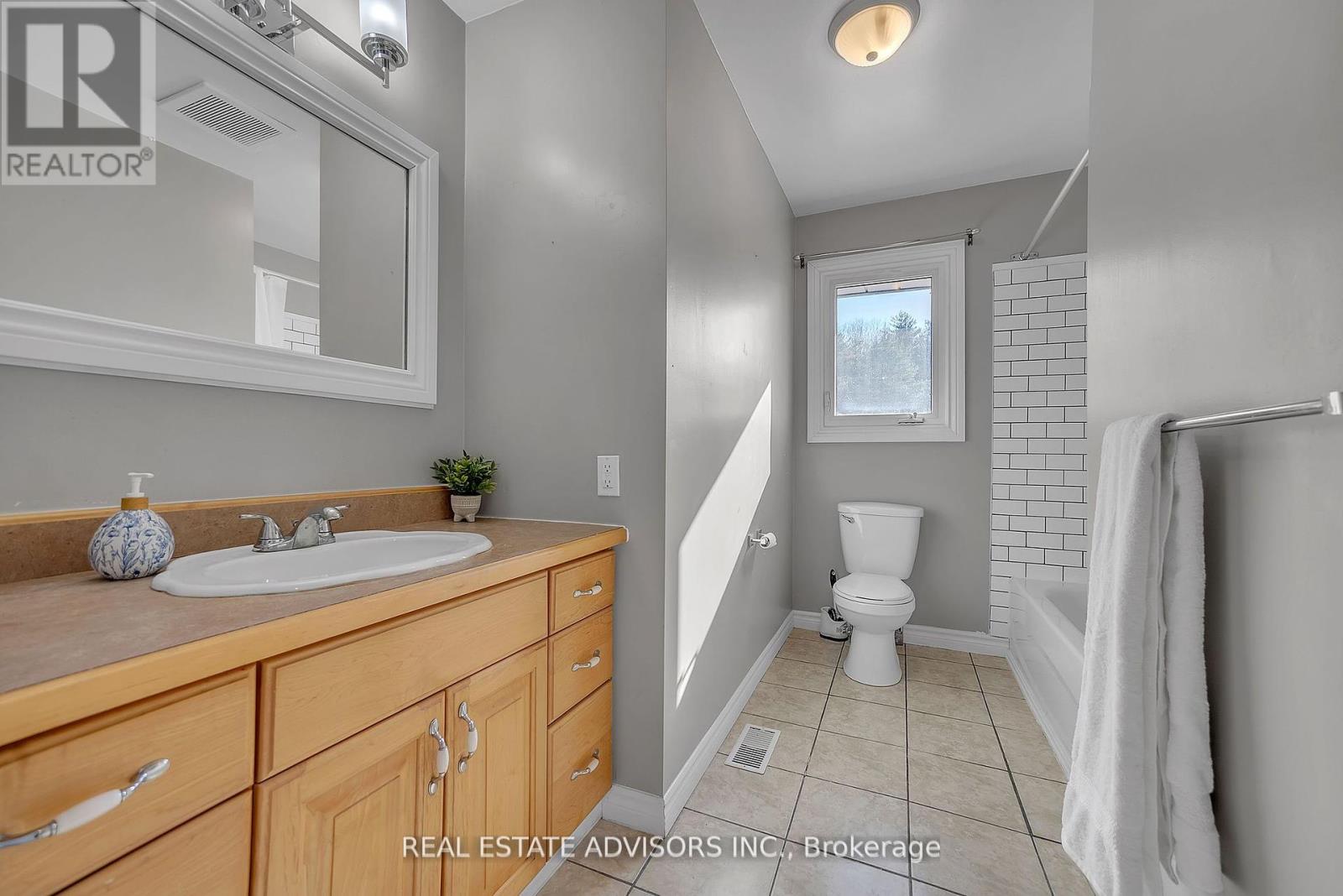 1633 Station Road, Kingston, Ontario  K7L 5H6 - Photo 15 - X12156654