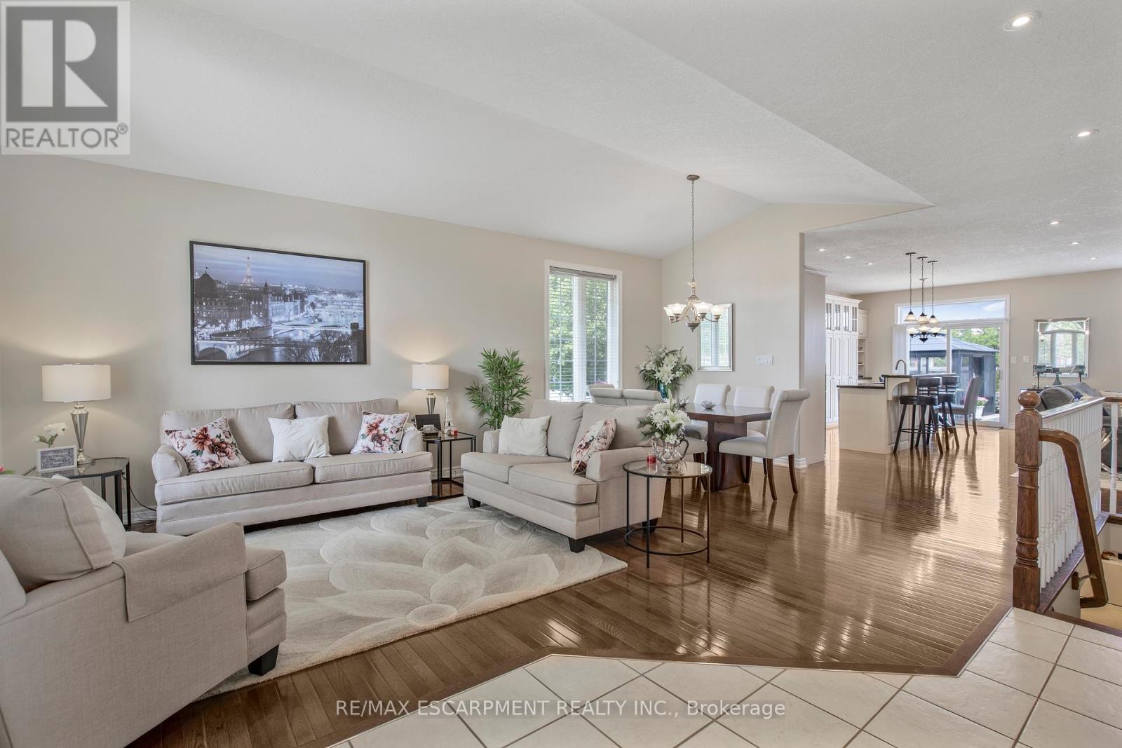 14 Mapleview Drive, Haldimand, Ontario  N0A 1H0 - Photo 12 - X12208467