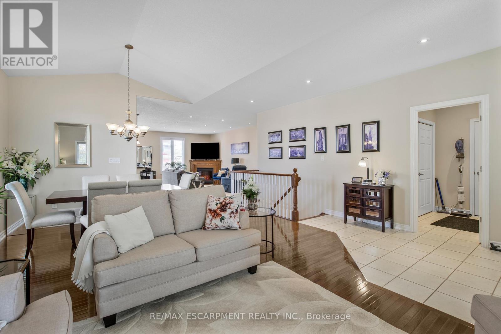 14 Mapleview Drive, Haldimand, Ontario  N0A 1H0 - Photo 14 - X12208467