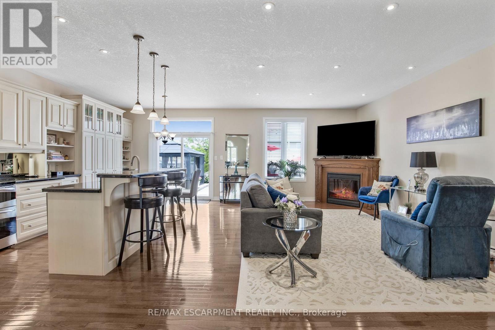 14 Mapleview Drive, Haldimand, Ontario  N0A 1H0 - Photo 18 - X12208467