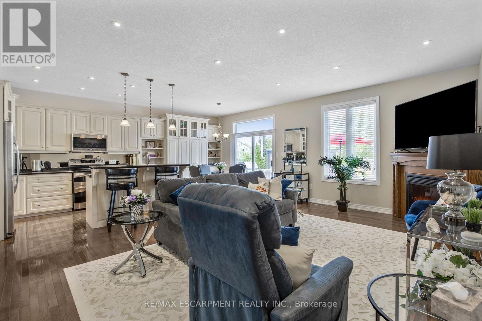 14 Mapleview Drive, Haldimand, Ontario  N0A 1H0 - Photo 19 - X12208467