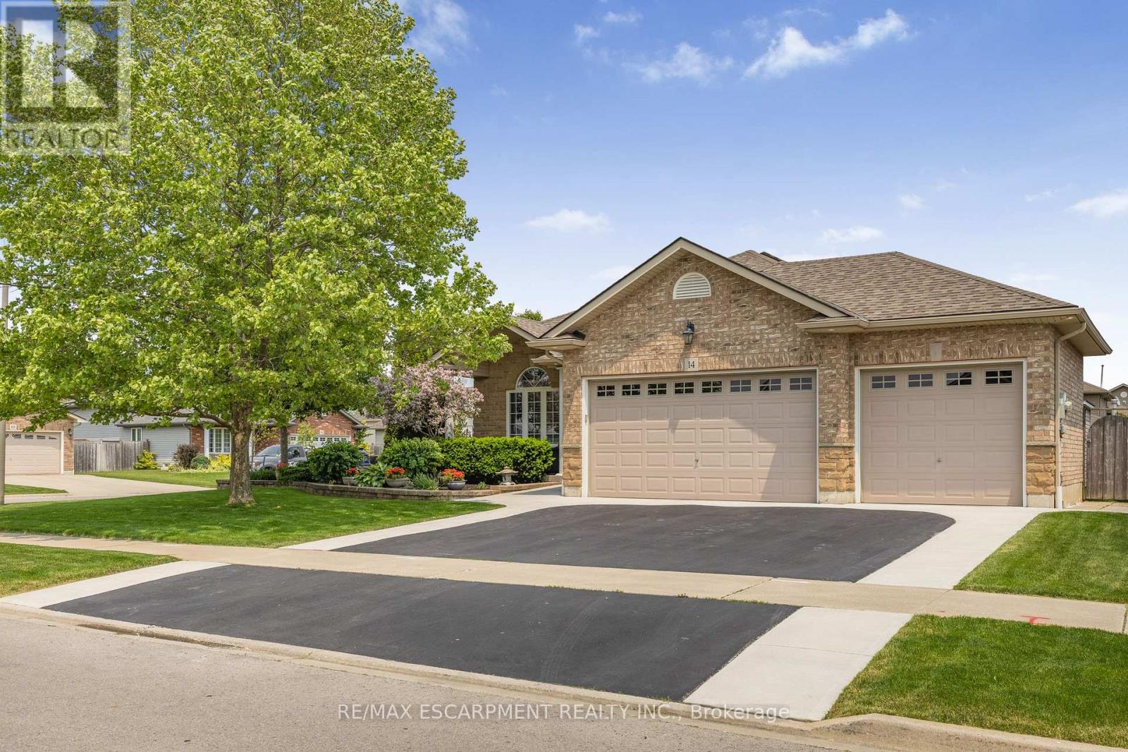 14 Mapleview Drive, Haldimand, Ontario  N0A 1H0 - Photo 2 - X12208467