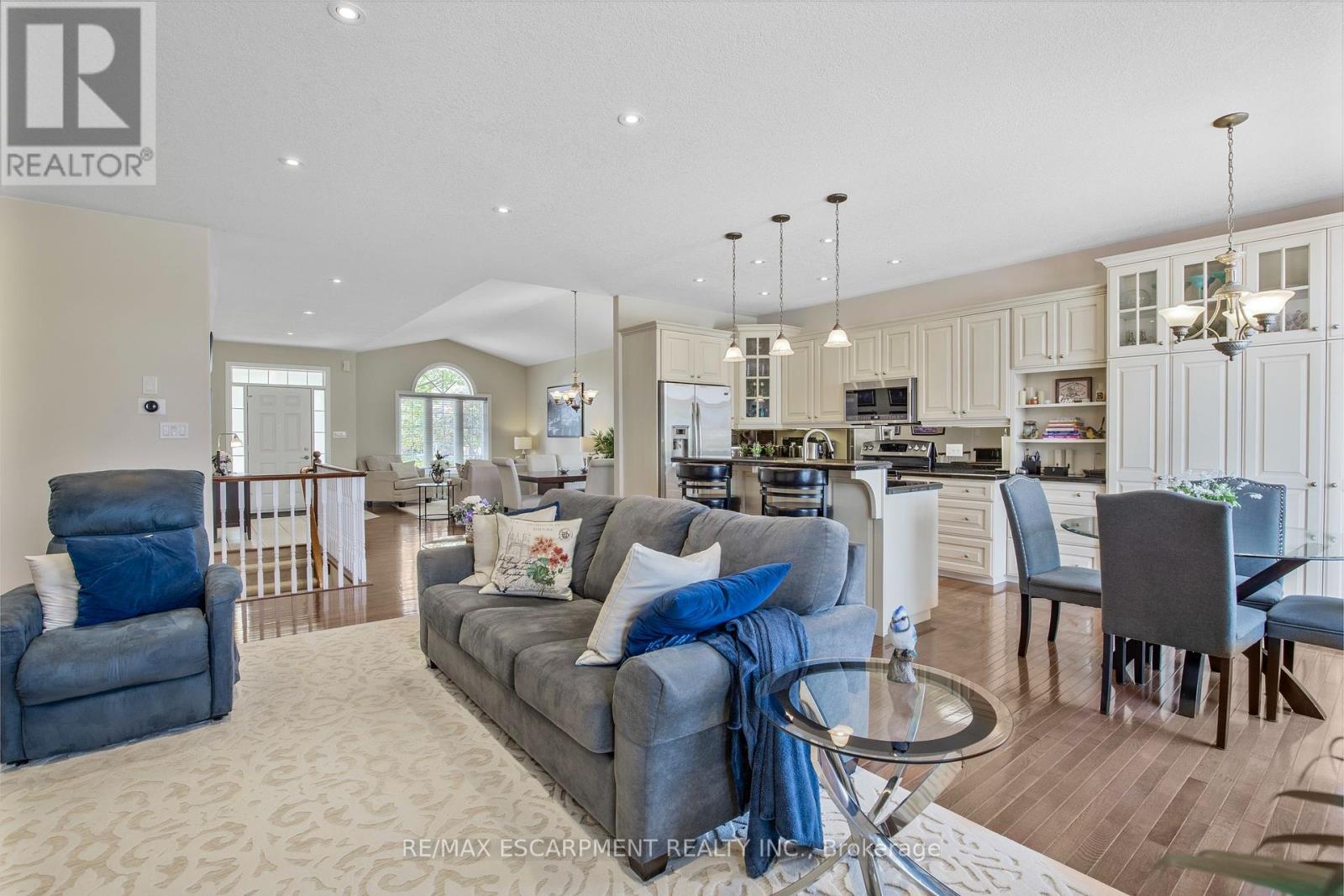 14 Mapleview Drive, Haldimand, Ontario  N0A 1H0 - Photo 20 - X12208467