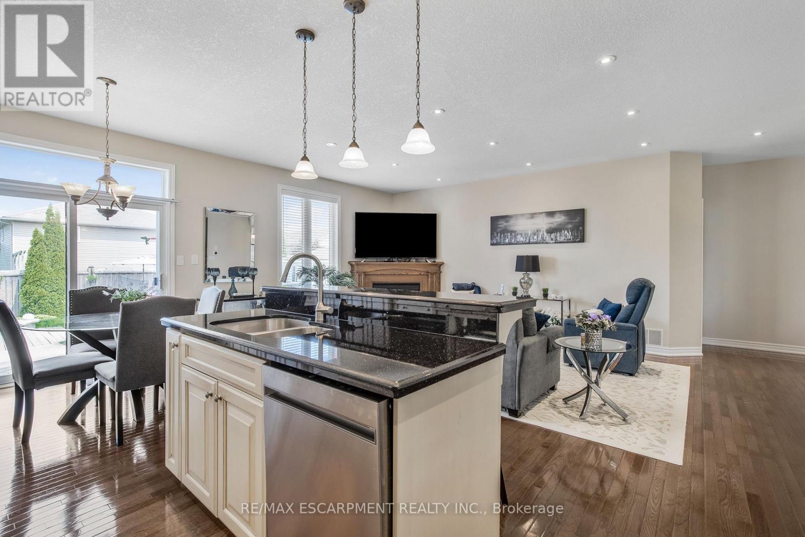 14 Mapleview Drive, Haldimand, Ontario  N0A 1H0 - Photo 22 - X12208467