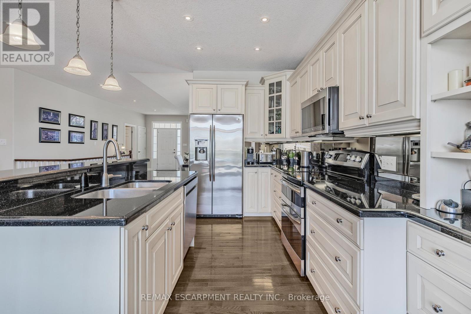 14 Mapleview Drive, Haldimand, Ontario  N0A 1H0 - Photo 24 - X12208467