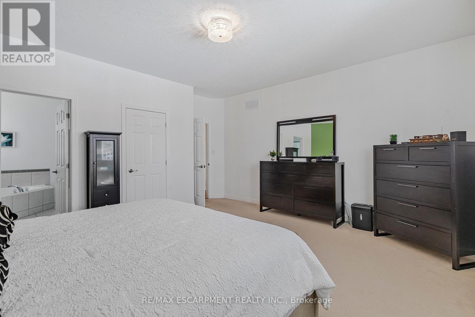 14 Mapleview Drive, Haldimand, Ontario  N0A 1H0 - Photo 28 - X12208467