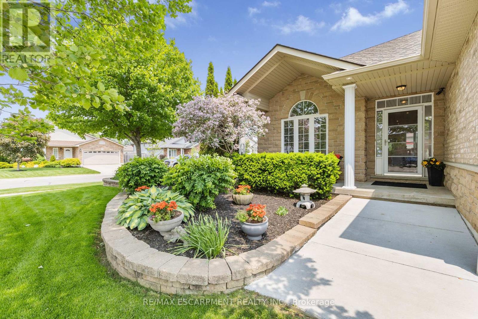 14 Mapleview Drive, Haldimand, Ontario  N0A 1H0 - Photo 6 - X12208467