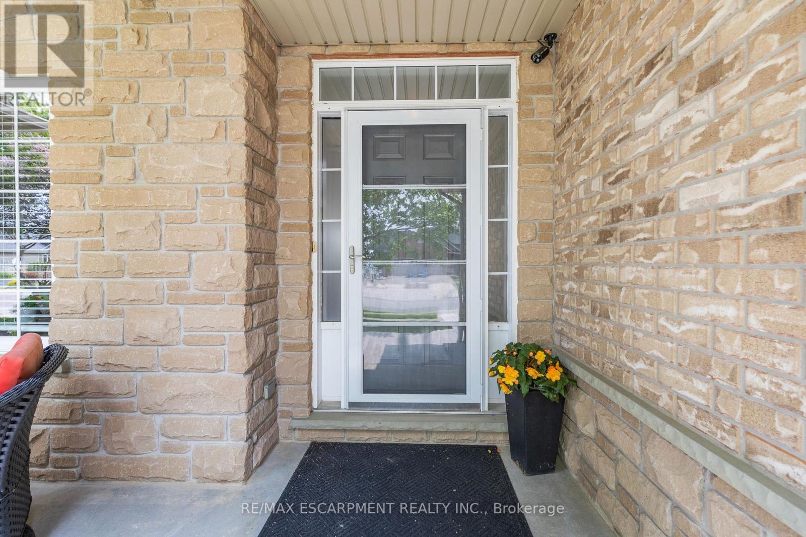 14 Mapleview Drive, Haldimand, Ontario  N0A 1H0 - Photo 7 - X12208467