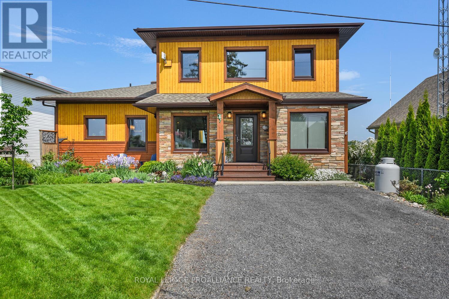 34 Tuttle Point W, Edwardsburgh/cardinal, Ontario  K0E 1T1 - Photo 1 - X12208503