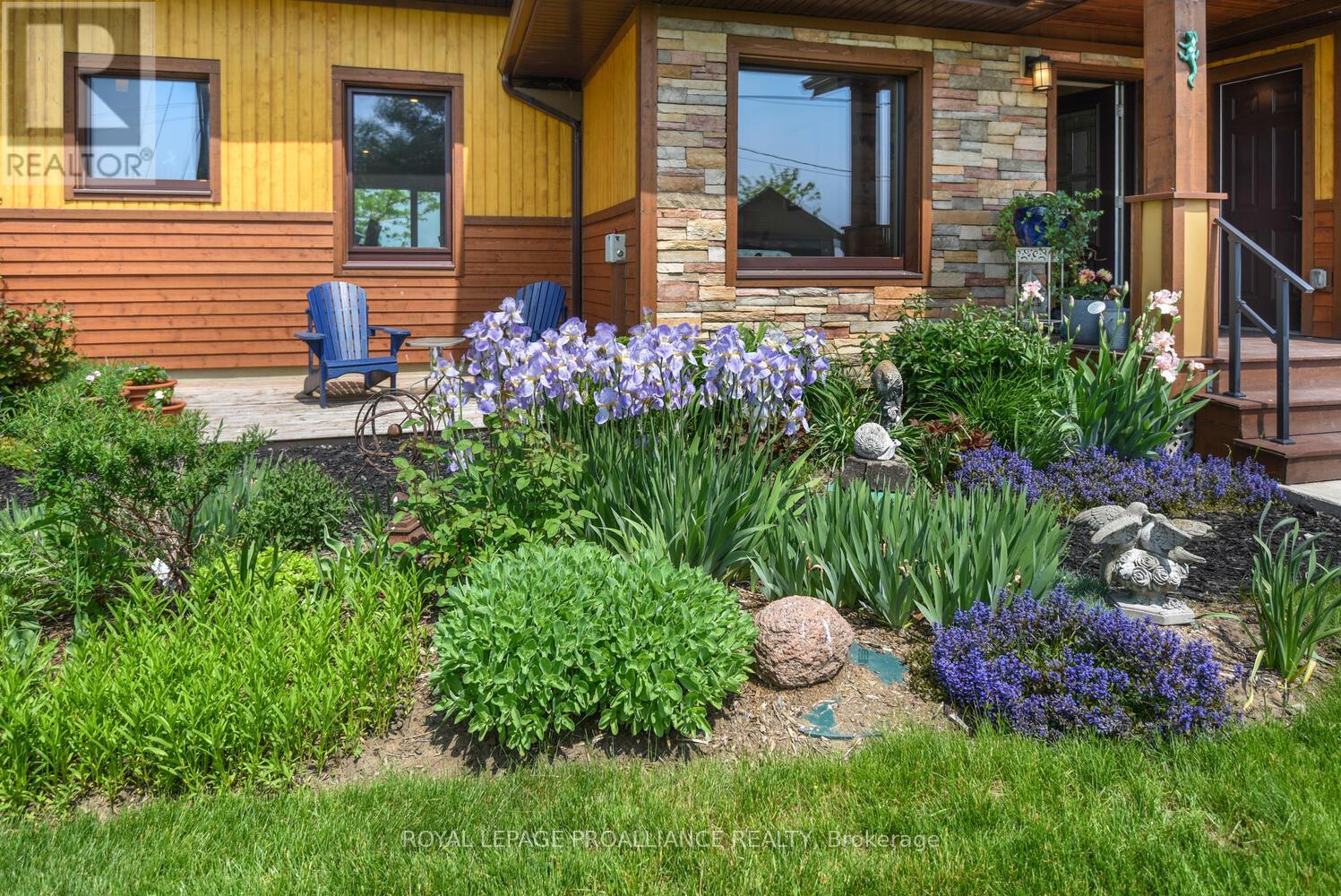34 Tuttle Point W, Edwardsburgh/cardinal, Ontario  K0E 1T1 - Photo 2 - X12208503