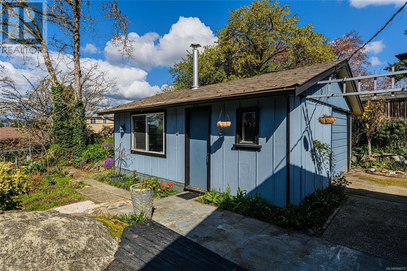 Property at 15 Eaton Ave image 5