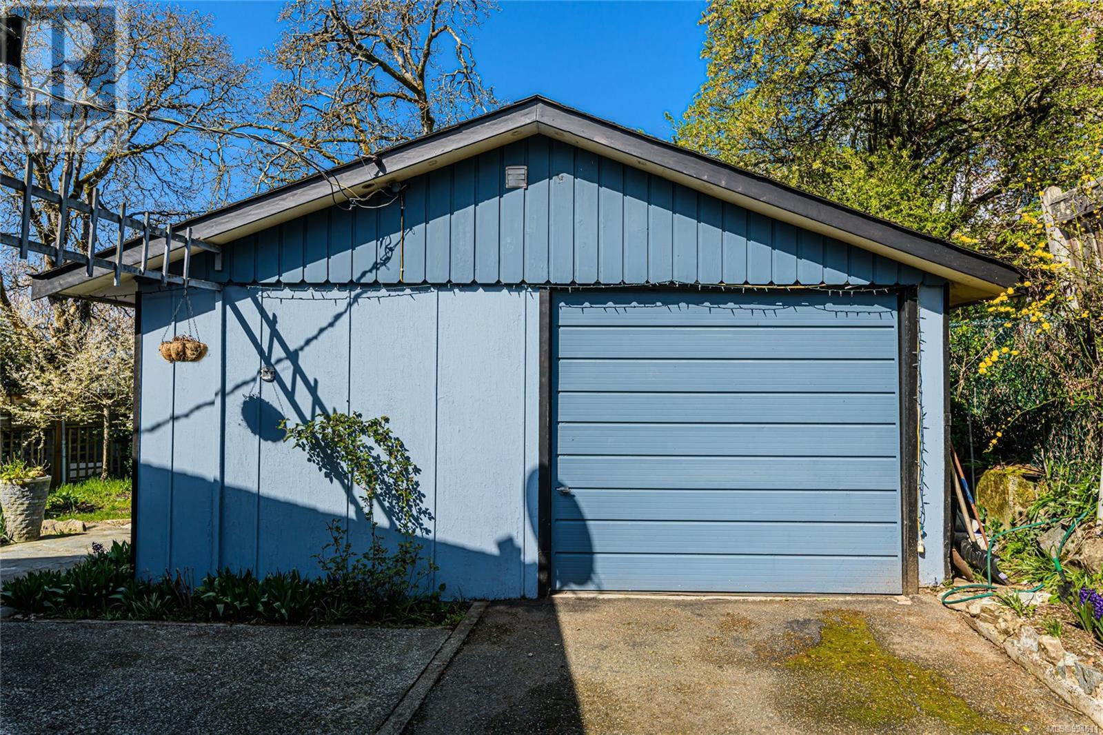 Property at 15 Eaton Ave image 4