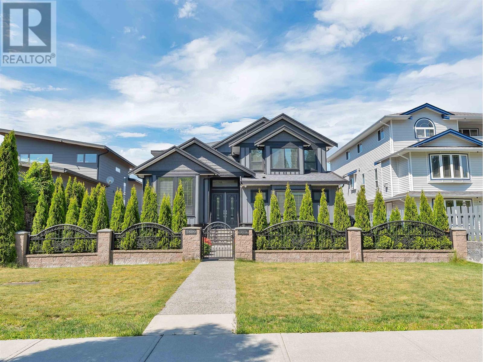 1809 MAMQUAM ROAD, Squamish, British Columbia