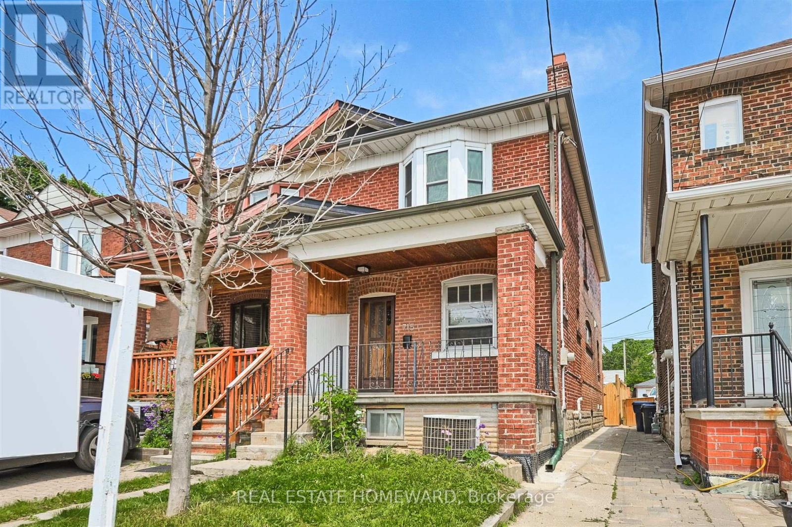 715 VAUGHAN ROAD, Toronto, Ontario