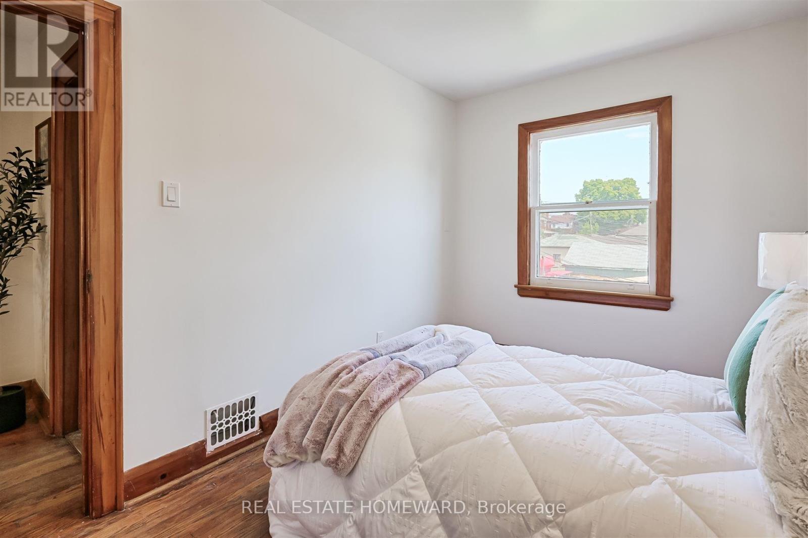 715 Vaughan Road, Toronto, Ontario  M6E 2Y8 - Photo 28 - C12208476