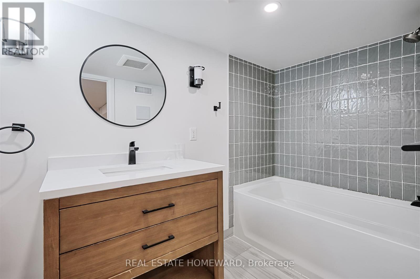 715 Vaughan Road, Toronto, Ontario  M6E 2Y8 - Photo 36 - C12208476