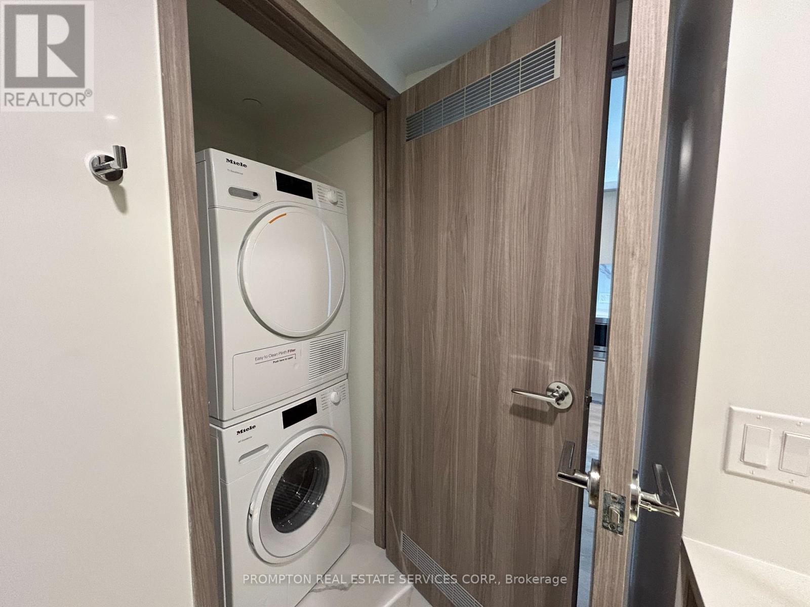 4508 - 1 Concord Cityplace Way, Toronto (Waterfront Communities), Ontario  M5V 0X3 - Photo 9 - C12208497