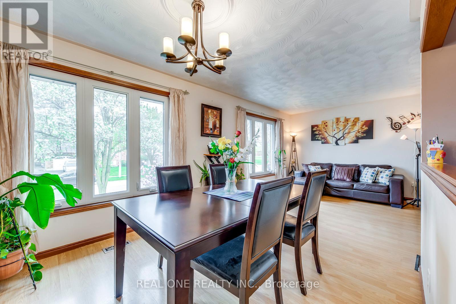 47 Trillium Way, Brantford, Ontario  N3R 7T8 - Photo 12 - X12139208