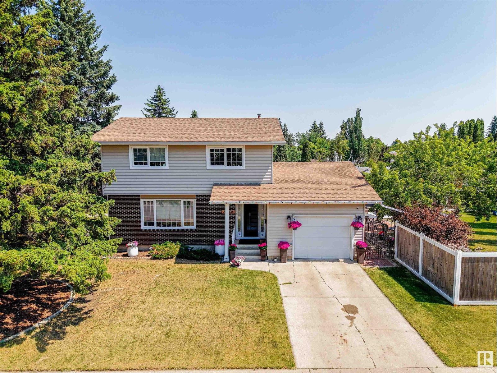 3807 118 St Nw Nw Edmonton, Alberta Welcome to your dream home in one of Edmonton’s most sought-after communities—Greenfield! This stunning 2-storey corner-lot home sits on a beautifully landscaped 618 m² lot and boasts 4 spacious bedrooms and 2.5 bathrooms, making it perfect for families of all sizes. Step into style with a modernized kitchen featuring upgraded appliances, elegant lighting, and plenty of space to gather and entertain. Enjoy the comfort of updated flooring, furnace, and roof (2020)—all the big-ticket items are done! With a built-in surround sound and alarm system, this home blends smart technology with everyday luxury. Relax in the fully fenced backyard oasis or host friends on your private patios surrounded by lush landscaping. BBQ gas outlet. This move-in-ready home is just steps from top-rated schools, parks, and all amenities, Whitemud Freeway, and University of Alberta. Location, Lifestyle, and Limitless Charm—this Greenfield beauty has it all. (id:48254)