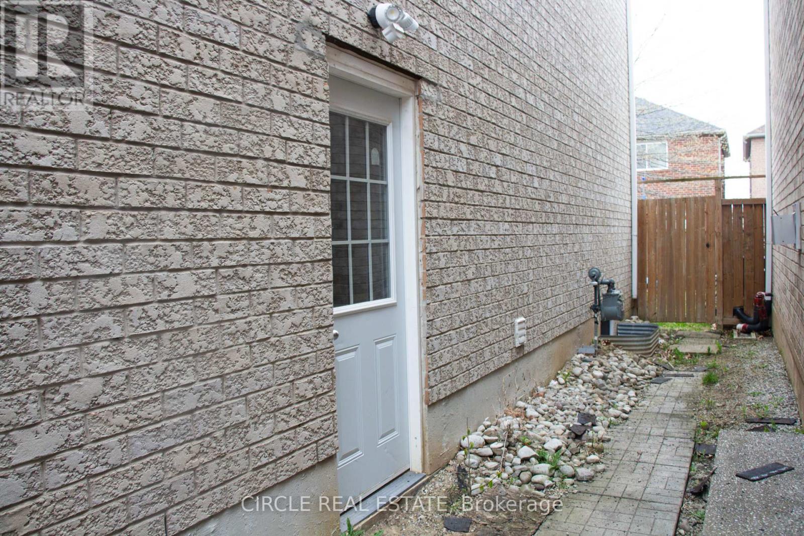 1204 Mcmullen (Basement) Crescent, Milton, Ontario  L9T 6X2 - Photo 2 - W12208485