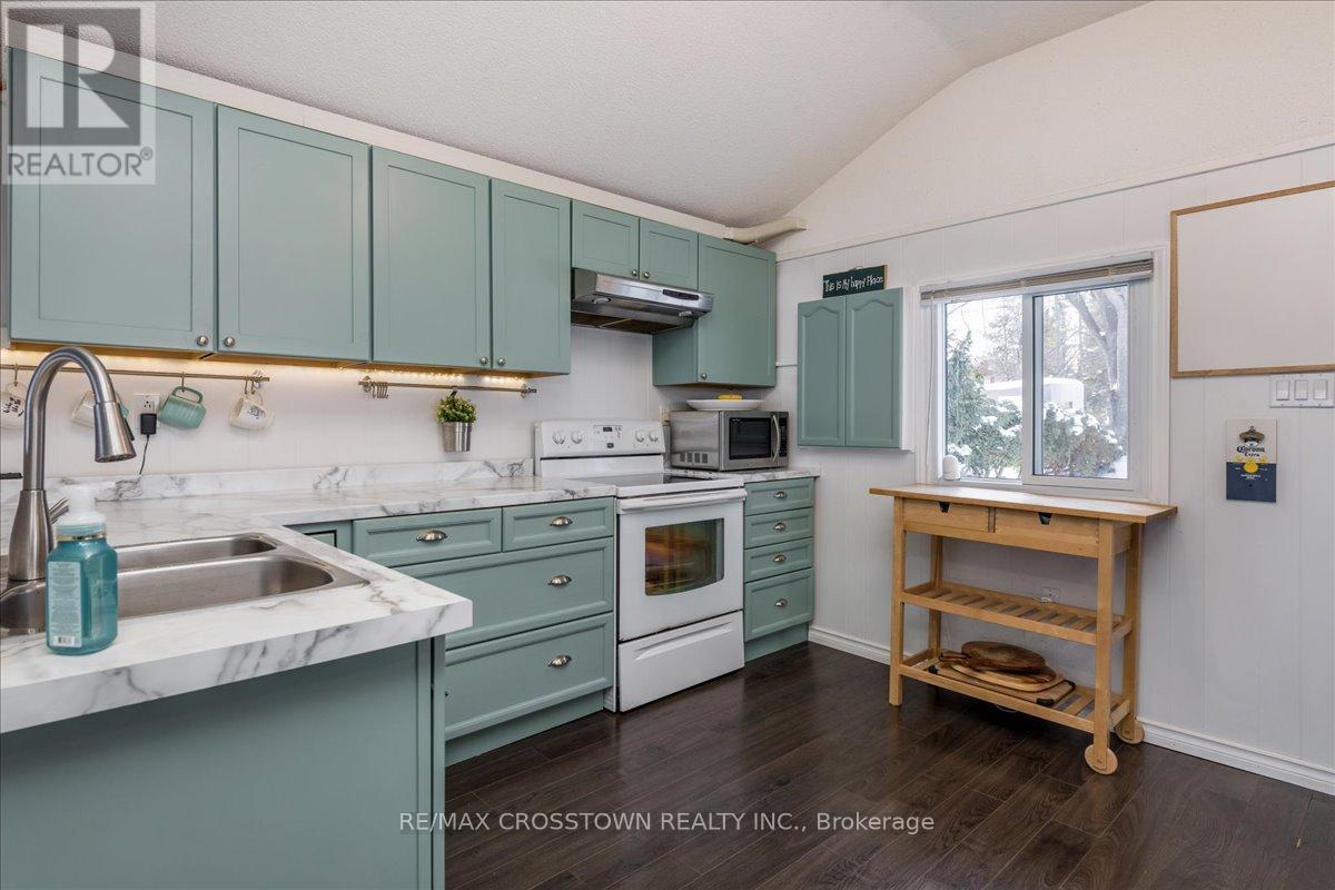 2301 Crystal Beach Road, Innisfil, Ontario  L9S 3W8 - Photo 15 - N12208471