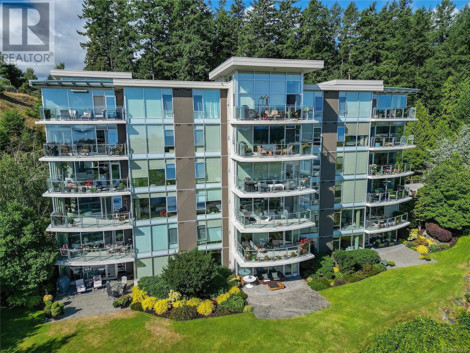 503 738 Sayward Hill Terr, Saanich, British Columbia