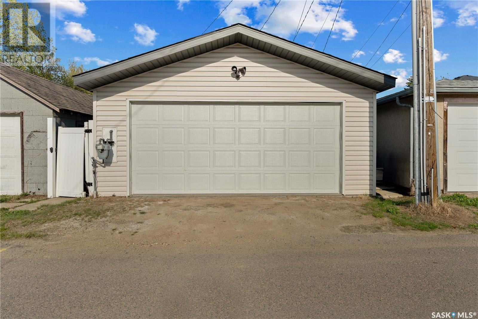 2240 Mcdonald Street, Regina, Saskatchewan  S4N 2Y8 - Photo 3 - SK005593
