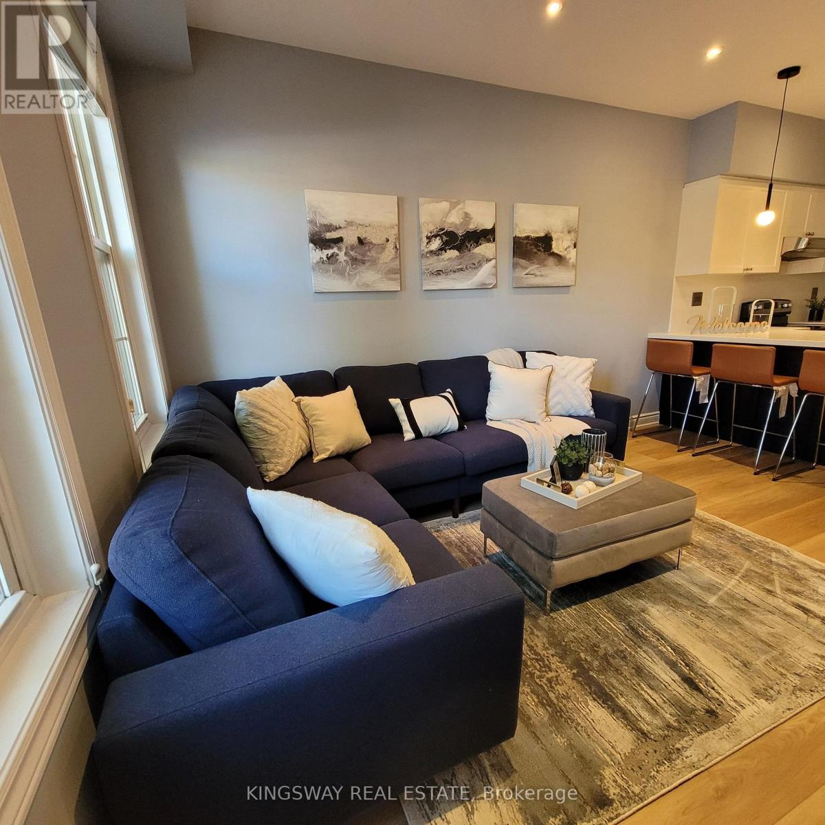 74b Coxwell Avenue, Toronto, Ontario  M4L 3A7 - Photo 2 - E12208519